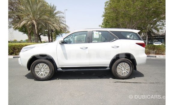 Acheter Import Voiture Toyota Fortuner Blanc à Import - Dubai, Région de la Bouenza Acheter Import Voiture Toyota Fortuner Blanc à Import - Dubai, Région de la Bouenza