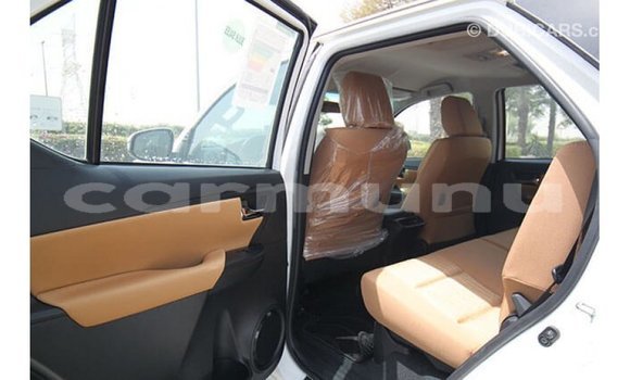 Acheter Import Voiture Toyota Fortuner Blanc à Import - Dubai, Région de la Bouenza Acheter Import Voiture Toyota Fortuner Blanc à Import - Dubai, Région de la Bouenza