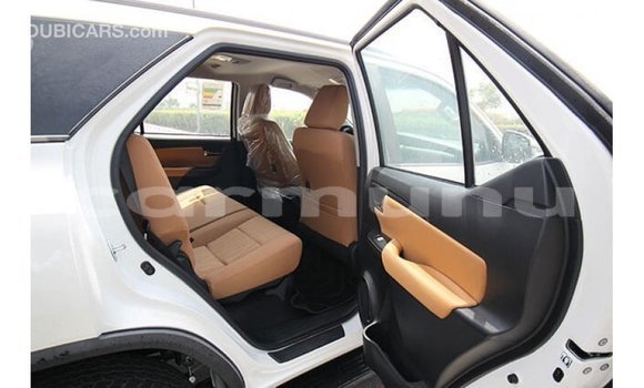 Acheter Import Voiture Toyota Fortuner Blanc à Import - Dubai, Région de la Bouenza Acheter Import Voiture Toyota Fortuner Blanc à Import - Dubai, Région de la Bouenza