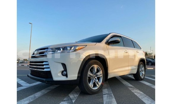 Buy Import Toyota Highlander White Car in Import - Dubai in Region of Bouenza Buy Import Toyota Highlander White Car in Import - Dubai in Region of Bouenza