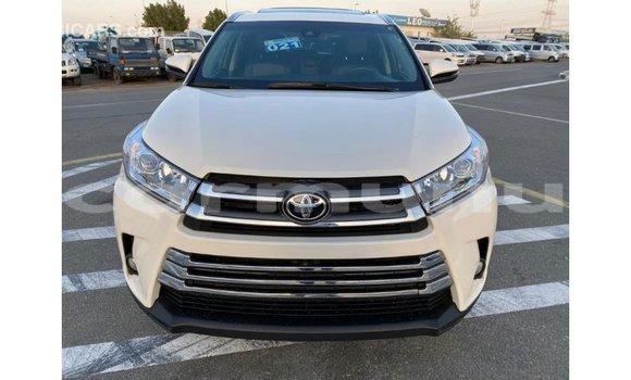 Buy Import Toyota Highlander White Car in Import - Dubai in Region of Bouenza Buy Import Toyota Highlander White Car in Import - Dubai in Region of Bouenza
