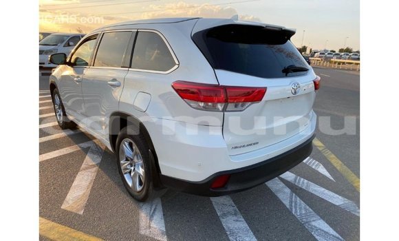 Buy Import Toyota Highlander White Car in Import - Dubai in Region of Bouenza Buy Import Toyota Highlander White Car in Import - Dubai in Region of Bouenza