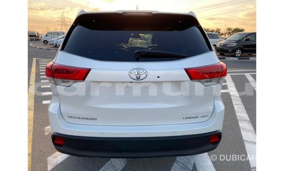 Buy Import Toyota Highlander White Car in Import - Dubai in Region of Bouenza Buy Import Toyota Highlander White Car in Import - Dubai in Region of Bouenza