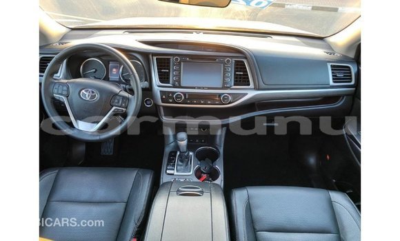 Buy Import Toyota Highlander White Car in Import - Dubai in Region of Bouenza Buy Import Toyota Highlander White Car in Import - Dubai in Region of Bouenza