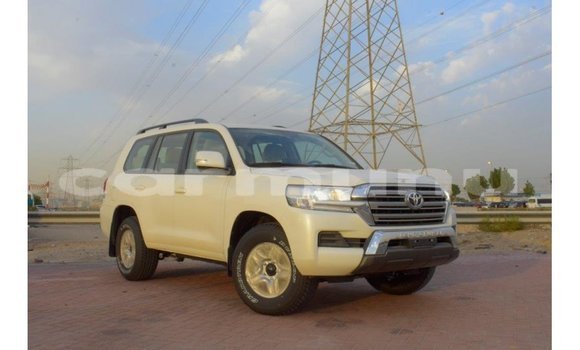 Buy Import Toyota Land Cruiser White Car in Import - Dubai in Region of Bouenza Buy Import Toyota Land Cruiser White Car in Import - Dubai in Region of Bouenza