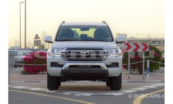 Buy Import Toyota Land Cruiser White Car in Import - Dubai in Region of Bouenza Buy Import Toyota Land Cruiser White Car in Import - Dubai in Region of Bouenza