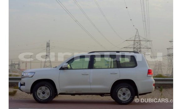 Buy Import Toyota Land Cruiser White Car in Import - Dubai in Region of Bouenza Buy Import Toyota Land Cruiser White Car in Import - Dubai in Region of Bouenza