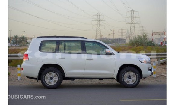 Buy Import Toyota Land Cruiser White Car in Import - Dubai in Region of Bouenza Buy Import Toyota Land Cruiser White Car in Import - Dubai in Region of Bouenza