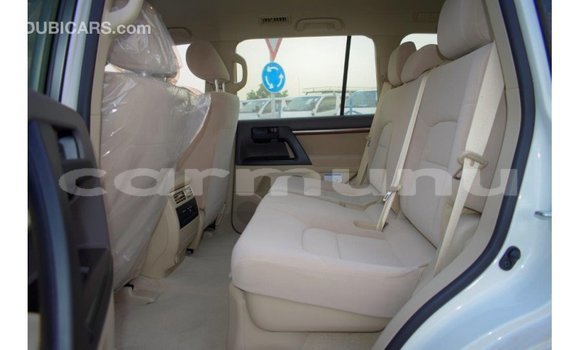 Buy Import Toyota Land Cruiser White Car in Import - Dubai in Region of Bouenza Buy Import Toyota Land Cruiser White Car in Import - Dubai in Region of Bouenza
