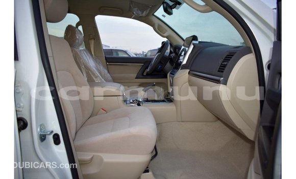 Buy Import Toyota Land Cruiser White Car in Import - Dubai in Region of Bouenza Buy Import Toyota Land Cruiser White Car in Import - Dubai in Region of Bouenza