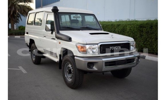 Buy Import Toyota Land Cruiser White Car in Import - Dubai in Region of Bouenza Buy Import Toyota Land Cruiser White Car in Import - Dubai in Region of Bouenza
