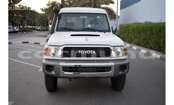 Buy Import Toyota Land Cruiser White Car in Import - Dubai in Region of Bouenza Buy Import Toyota Land Cruiser White Car in Import - Dubai in Region of Bouenza