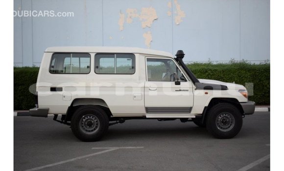 Buy Import Toyota Land Cruiser White Car in Import - Dubai in Region of Bouenza Buy Import Toyota Land Cruiser White Car in Import - Dubai in Region of Bouenza