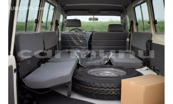 Buy Import Toyota Land Cruiser White Car in Import - Dubai in Region of Bouenza Buy Import Toyota Land Cruiser White Car in Import - Dubai in Region of Bouenza