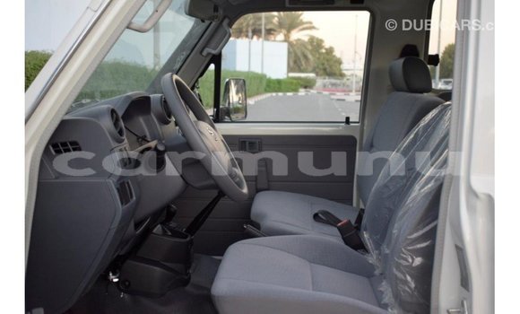 Buy Import Toyota Land Cruiser White Car in Import - Dubai in Region of Bouenza Buy Import Toyota Land Cruiser White Car in Import - Dubai in Region of Bouenza