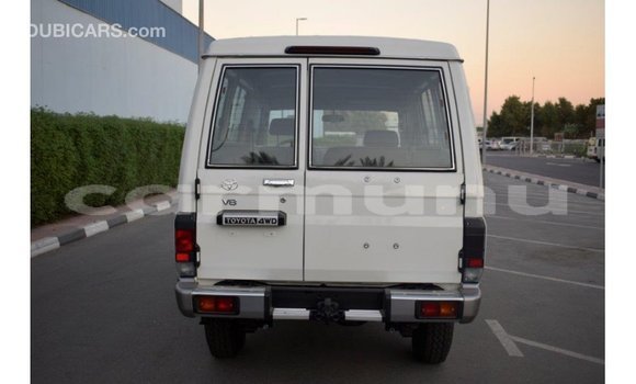 Buy Import Toyota Land Cruiser White Car in Import - Dubai in Region of Bouenza Buy Import Toyota Land Cruiser White Car in Import - Dubai in Region of Bouenza