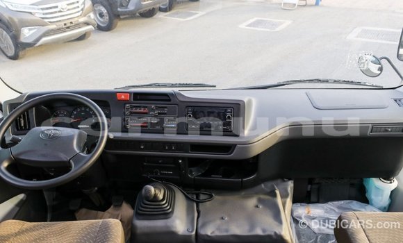 Acheter Import Voiture Toyota Coaster Blanc à Import - Dubai, Région de la Bouenza Acheter Import Voiture Toyota Coaster Blanc à Import - Dubai, Région de la Bouenza