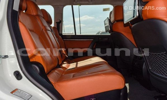 Acheter Import Voiture Toyota Land Cruiser Blanc à Import - Dubai, Région de la Bouenza Acheter Import Voiture Toyota Land Cruiser Blanc à Import - Dubai, Région de la Bouenza