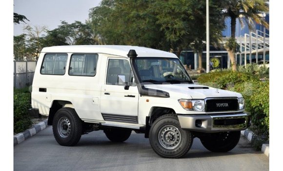 Buy Import Toyota Land Cruiser White Car in Import - Dubai in Region of Bouenza Buy Import Toyota Land Cruiser White Car in Import - Dubai in Region of Bouenza