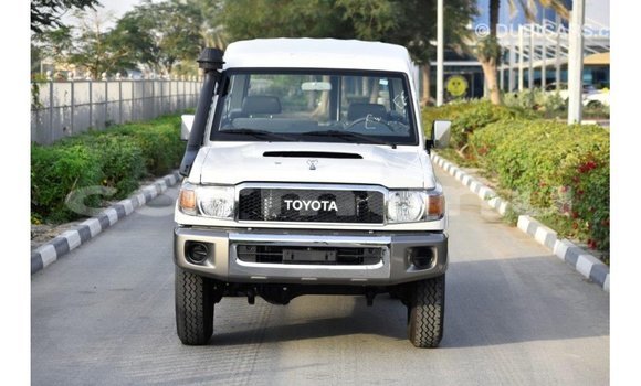 Buy Import Toyota Land Cruiser White Car in Import - Dubai in Region of Bouenza Buy Import Toyota Land Cruiser White Car in Import - Dubai in Region of Bouenza