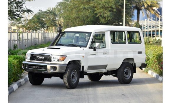 Buy Import Toyota Land Cruiser White Car in Import - Dubai in Region of Bouenza Buy Import Toyota Land Cruiser White Car in Import - Dubai in Region of Bouenza