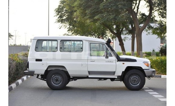 Buy Import Toyota Land Cruiser White Car in Import - Dubai in Region of Bouenza Buy Import Toyota Land Cruiser White Car in Import - Dubai in Region of Bouenza