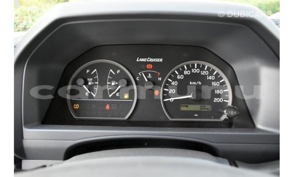 Buy Import Toyota Land Cruiser White Car in Import - Dubai in Region of Bouenza Buy Import Toyota Land Cruiser White Car in Import - Dubai in Region of Bouenza
