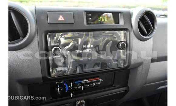 Buy Import Toyota Land Cruiser White Car in Import - Dubai in Region of Bouenza Buy Import Toyota Land Cruiser White Car in Import - Dubai in Region of Bouenza