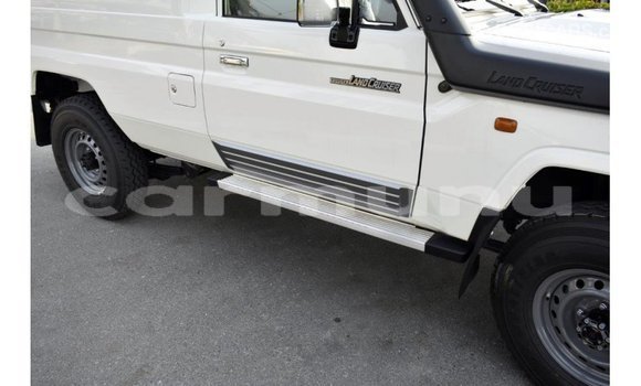 Buy Import Toyota Land Cruiser White Car in Import - Dubai in Region of Bouenza Buy Import Toyota Land Cruiser White Car in Import - Dubai in Region of Bouenza
