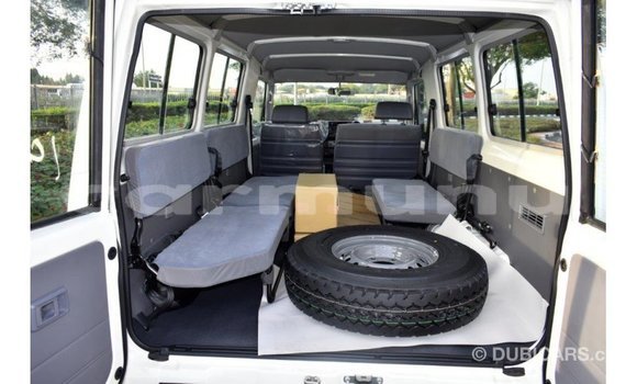 Buy Import Toyota Land Cruiser White Car in Import - Dubai in Region of Bouenza Buy Import Toyota Land Cruiser White Car in Import - Dubai in Region of Bouenza
