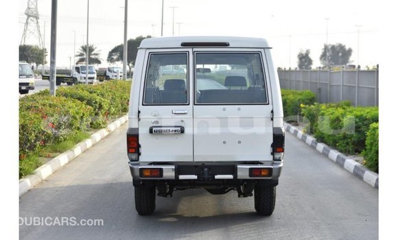 Buy Import Toyota Land Cruiser White Car in Import - Dubai in Region of Bouenza Buy Import Toyota Land Cruiser White Car in Import - Dubai in Region of Bouenza