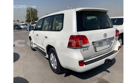 Buy Import Toyota Land Cruiser White Car in Import - Dubai in Region of Bouenza Buy Import Toyota Land Cruiser White Car in Import - Dubai in Region of Bouenza