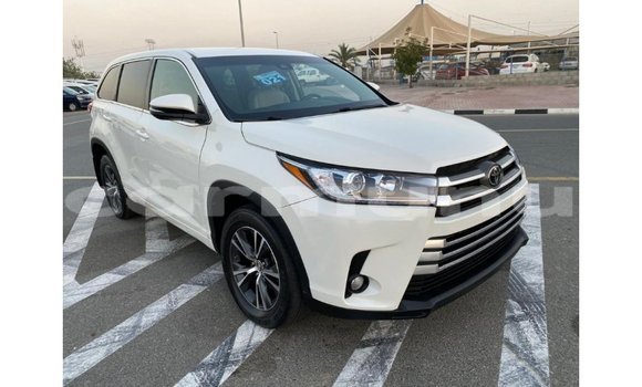 Buy Import Toyota Highlander White Car in Import - Dubai in Region of Bouenza Buy Import Toyota Highlander White Car in Import - Dubai in Region of Bouenza