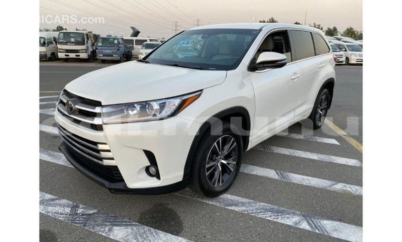 Buy Import Toyota Highlander White Car in Import - Dubai in Region of Bouenza Buy Import Toyota Highlander White Car in Import - Dubai in Region of Bouenza