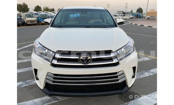 Buy Import Toyota Highlander White Car in Import - Dubai in Region of Bouenza Buy Import Toyota Highlander White Car in Import - Dubai in Region of Bouenza