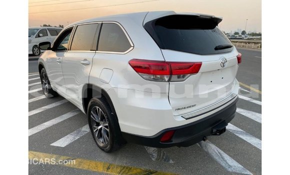 Buy Import Toyota Highlander White Car in Import - Dubai in Region of Bouenza Buy Import Toyota Highlander White Car in Import - Dubai in Region of Bouenza