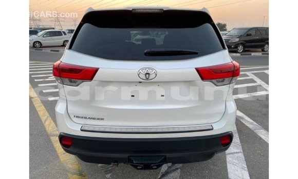 Buy Import Toyota Highlander White Car in Import - Dubai in Region of Bouenza Buy Import Toyota Highlander White Car in Import - Dubai in Region of Bouenza