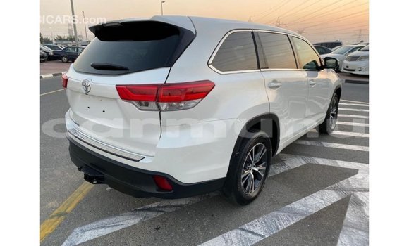 Buy Import Toyota Highlander White Car in Import - Dubai in Region of Bouenza Buy Import Toyota Highlander White Car in Import - Dubai in Region of Bouenza