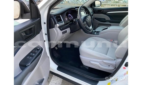 Buy Import Toyota Highlander White Car in Import - Dubai in Region of Bouenza Buy Import Toyota Highlander White Car in Import - Dubai in Region of Bouenza
