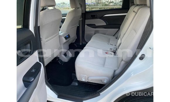 Buy Import Toyota Highlander White Car in Import - Dubai in Region of Bouenza Buy Import Toyota Highlander White Car in Import - Dubai in Region of Bouenza