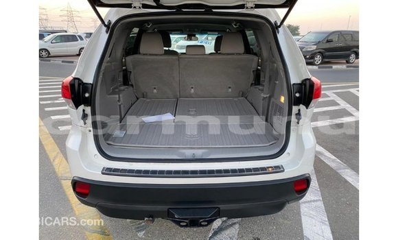 Buy Import Toyota Highlander White Car in Import - Dubai in Region of Bouenza Buy Import Toyota Highlander White Car in Import - Dubai in Region of Bouenza