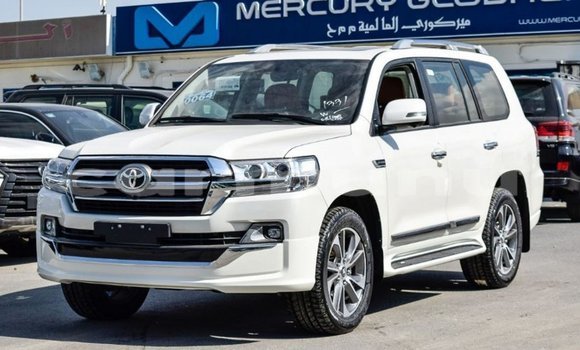 Buy Import Toyota Land Cruiser White Car in Import - Dubai in Region of Bouenza Buy Import Toyota Land Cruiser White Car in Import - Dubai in Region of Bouenza