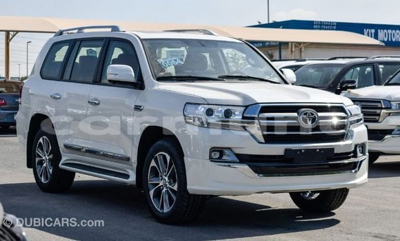 Buy Import Toyota Land Cruiser White Car in Import - Dubai in Region of Bouenza Buy Import Toyota Land Cruiser White Car in Import - Dubai in Region of Bouenza