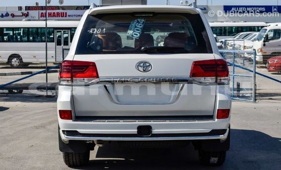 Buy Import Toyota Land Cruiser White Car in Import - Dubai in Region of Bouenza Buy Import Toyota Land Cruiser White Car in Import - Dubai in Region of Bouenza
