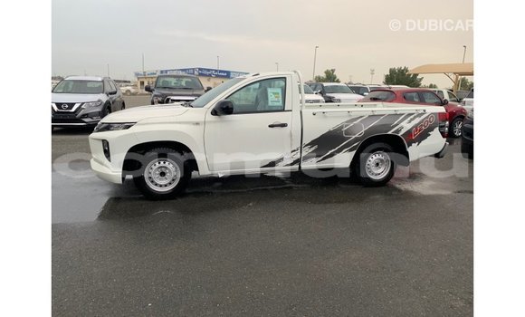 Buy Import Mitsubishi L200 White Car in Import - Dubai in Region of Bouenza Buy Import Mitsubishi L200 White Car in Import - Dubai in Region of Bouenza