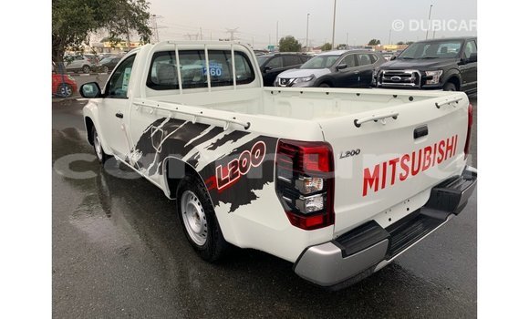 Buy Import Mitsubishi L200 White Car in Import - Dubai in Region of Bouenza Buy Import Mitsubishi L200 White Car in Import - Dubai in Region of Bouenza