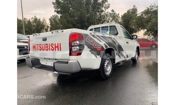 Buy Import Mitsubishi L200 White Car in Import - Dubai in Region of Bouenza Buy Import Mitsubishi L200 White Car in Import - Dubai in Region of Bouenza