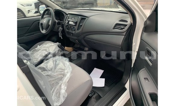 Buy Import Mitsubishi L200 White Car in Import - Dubai in Region of Bouenza Buy Import Mitsubishi L200 White Car in Import - Dubai in Region of Bouenza