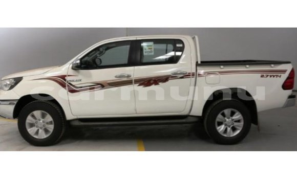 Acheter Import Voiture Toyota Hilux Blanc à Import - Dubai, Région de la Bouenza Acheter Import Voiture Toyota Hilux Blanc à Import - Dubai, Région de la Bouenza