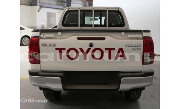 Acheter Import Voiture Toyota Hilux Blanc à Import - Dubai, Région de la Bouenza Acheter Import Voiture Toyota Hilux Blanc à Import - Dubai, Région de la Bouenza